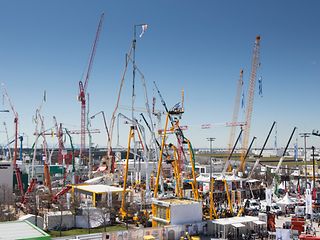 Kräne auf der Bauma.