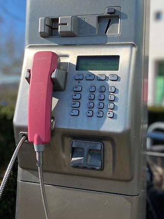 Calls to Ukraine are now free of charge from Deutsche Telekom's public phones.