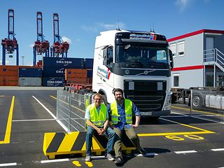 Hubertus und Tobias im Hamburger Hafen.