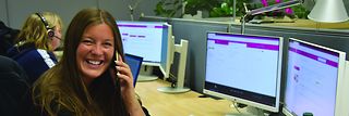 Deutsche Telekom employees volunteer on the donation hotline.
